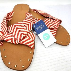 New Universal Thread Red and‎ White Sandals Chevron Fabric Twist Size 8.5